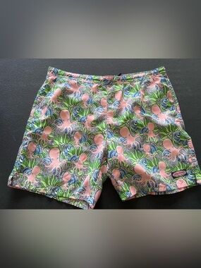Vineyard Vines  Pink Octopus all over Print Swim Shorts size NWOT  Large #D-1